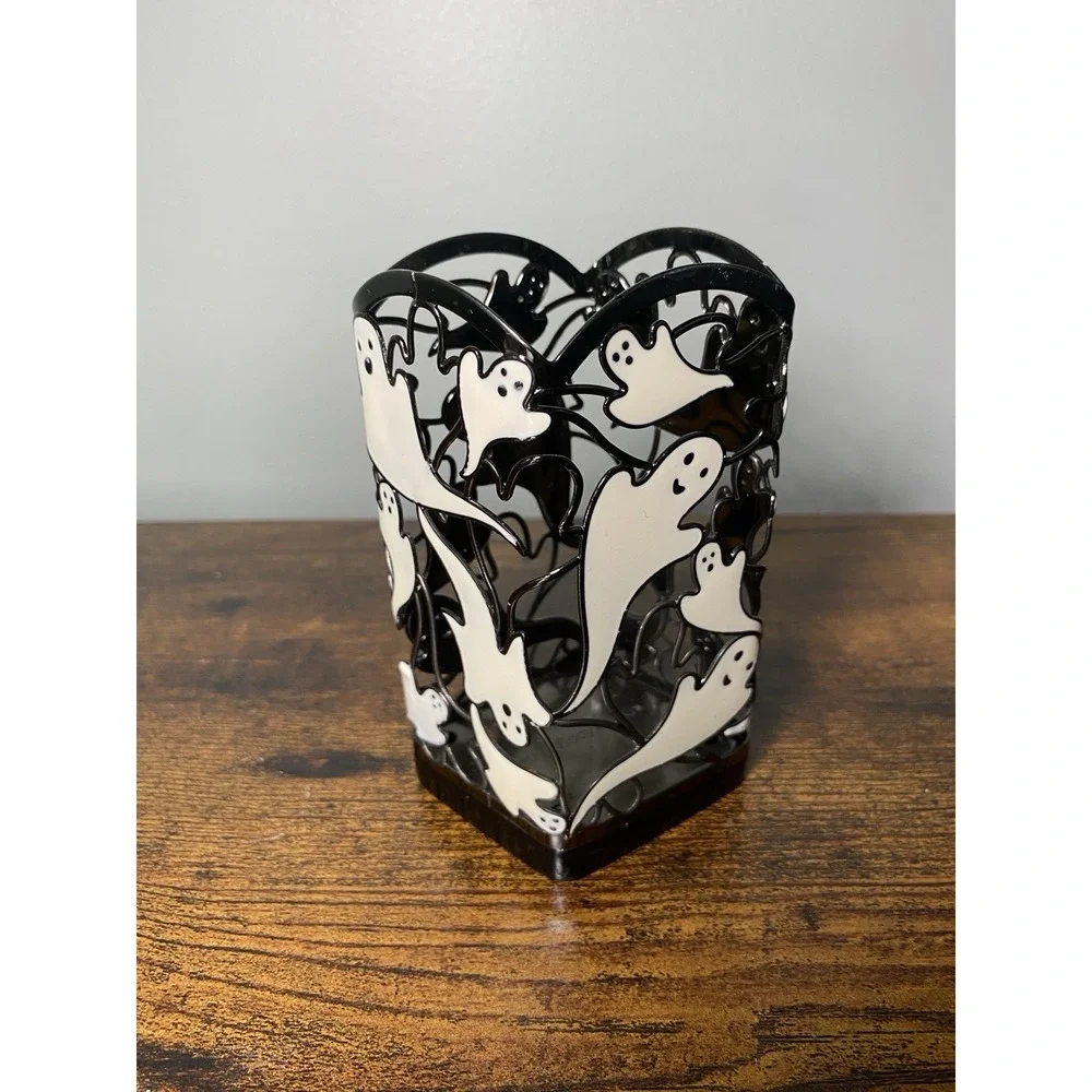 Bath & Body Works Glow In The Dark Dancing Ghosts Foaming Soap Holder Halloween